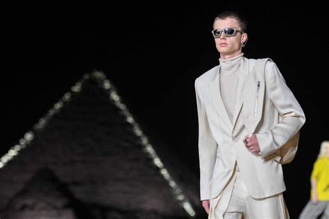dior show pyramids